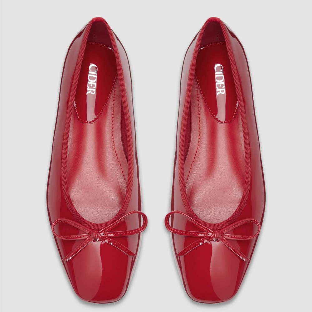 Red patent leather ballet flats - size 7